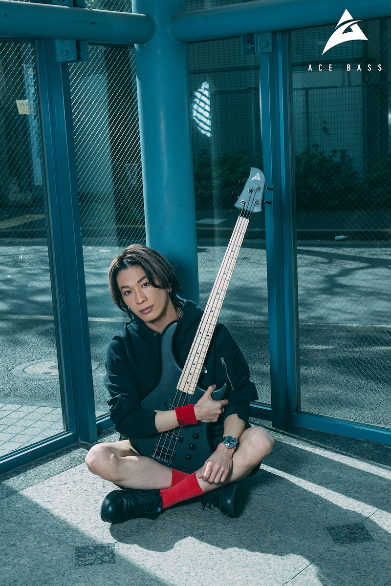 あきらかにあきらによる楽器ブランドACE BASSから、コスト