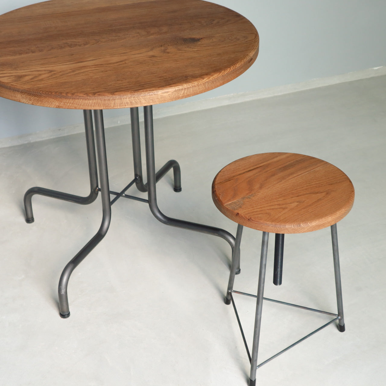 ラウンドテーブル | オーダーメイドのアイアン家具を中心に数多くの