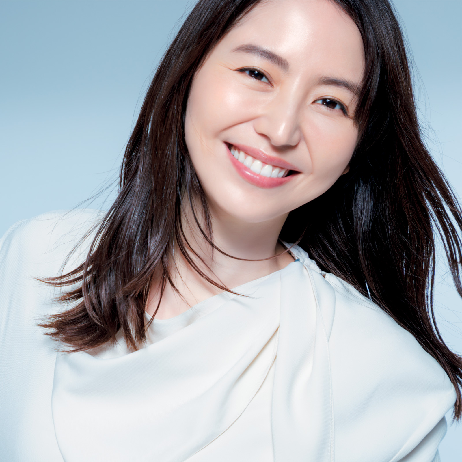 長澤まさみさん】まばゆいほどの美しさに引き込まれる！［美ST特別画像