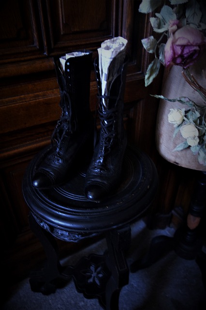 西洋アンティーク フランス ビクトリアン様式 黒いレースアップ