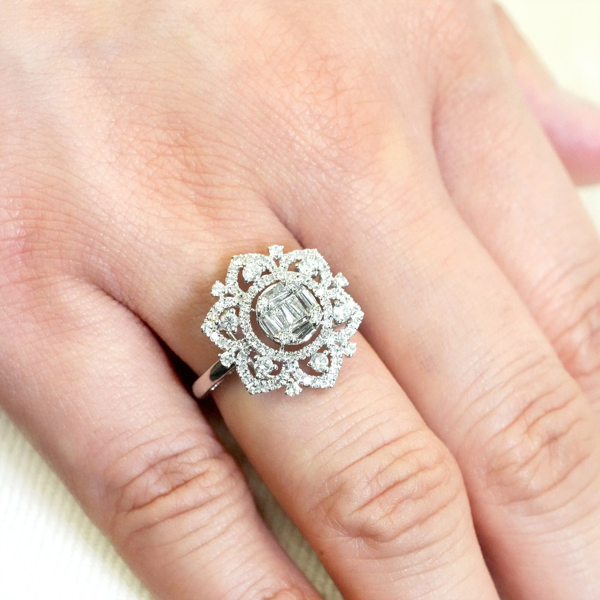 ダイヤモンドリング – K18WG、1.0カラット