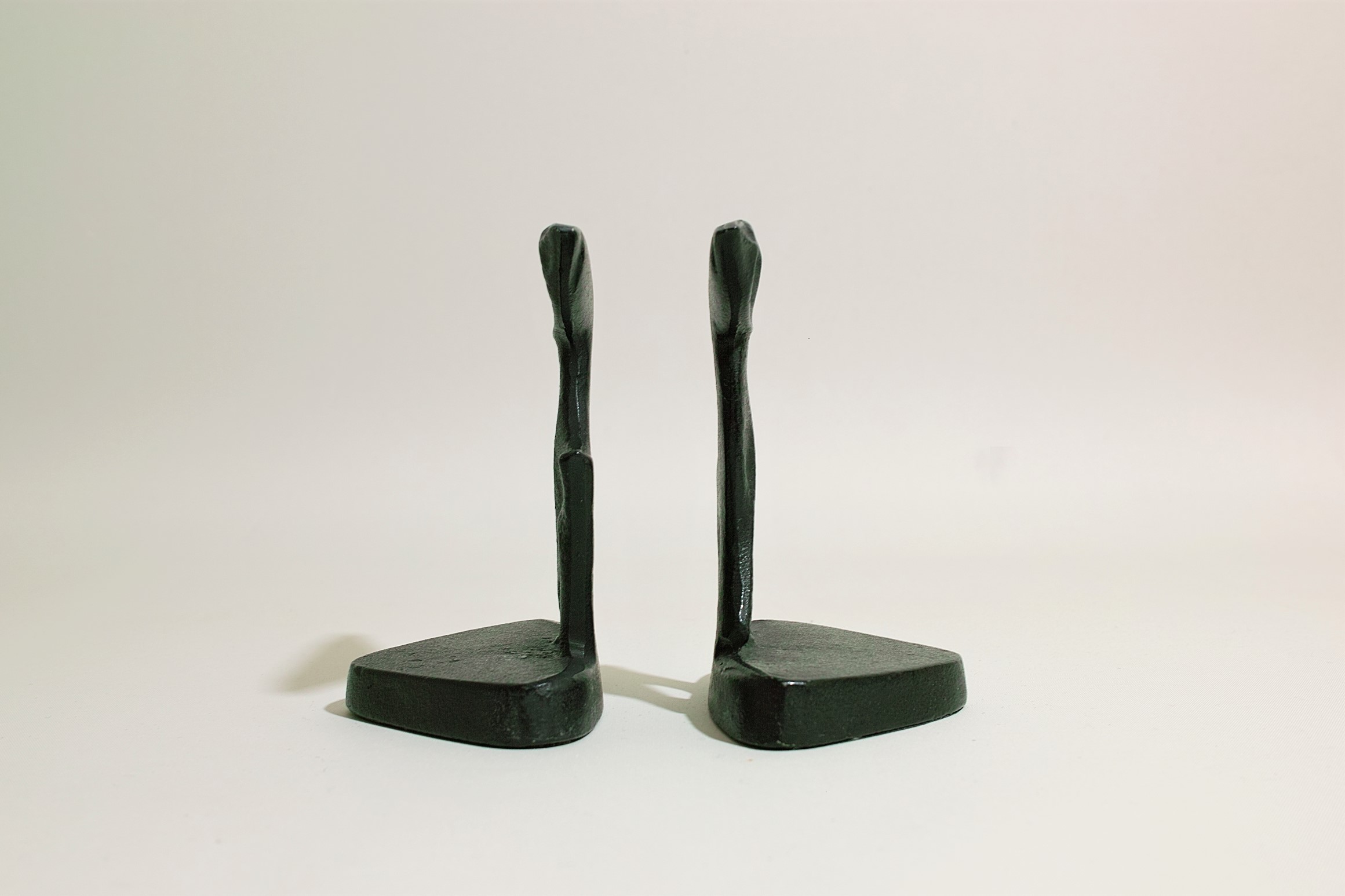 No.6968「猫のブックエンド：馬場忠寛デザインの南部鉄器」SOLD