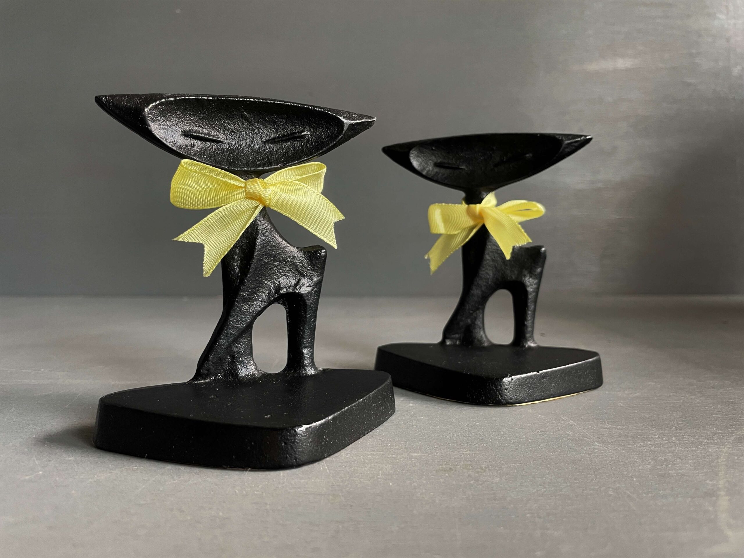 No.9069「猫のブックエンド：馬場忠寛デザインの南部鉄器」SOLD