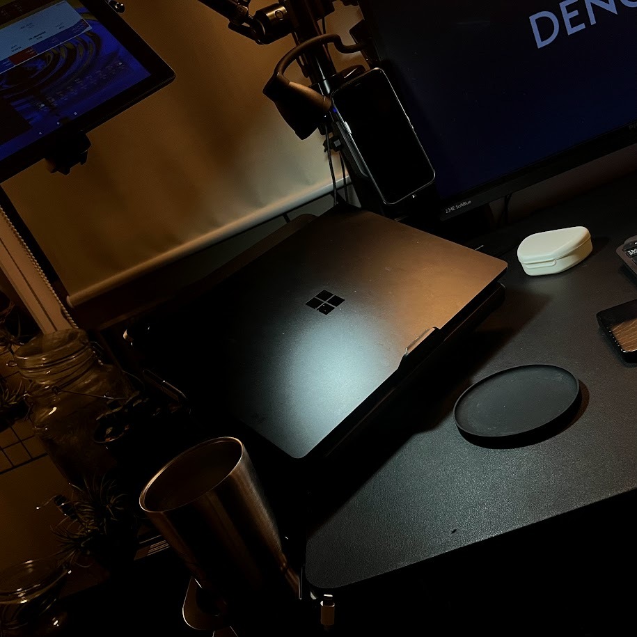 これはいい！工匠藤井のノートパソコントレイをモニターアームに