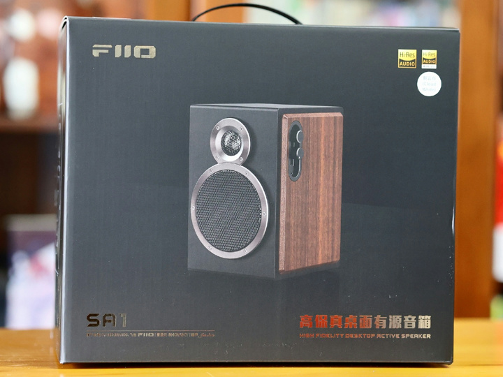 FIIO、前作の半額以下で出してきた機能充実のデスクトップスピーカー
