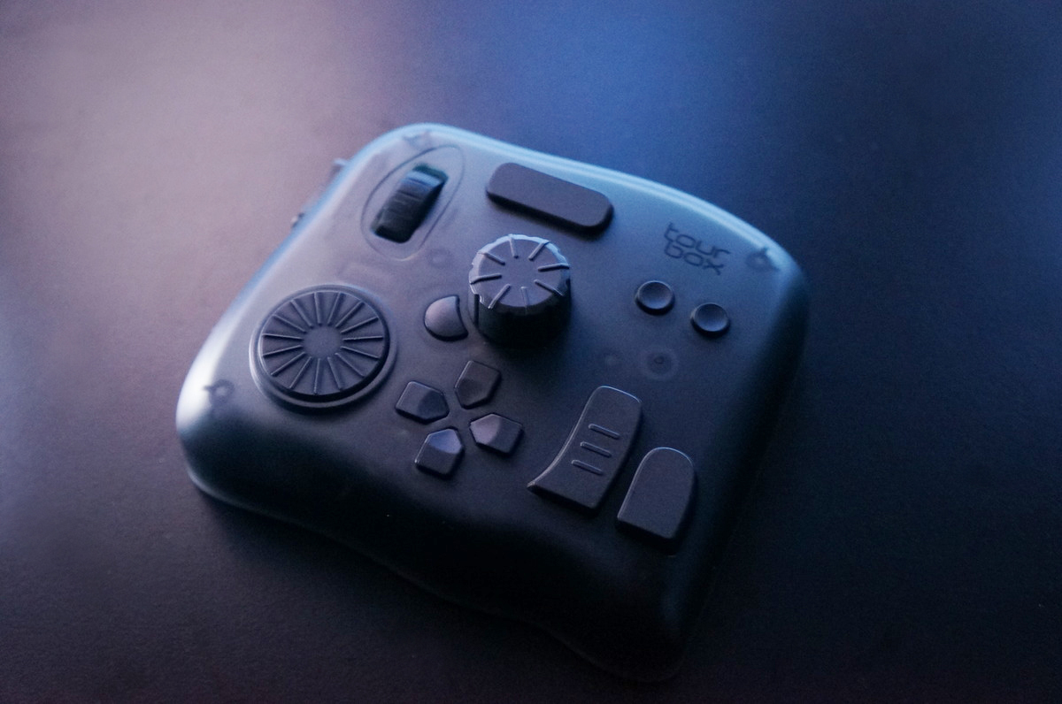 Bluetooth対応TourBox Eliteのレビュー！最強のクリエイター向け左手