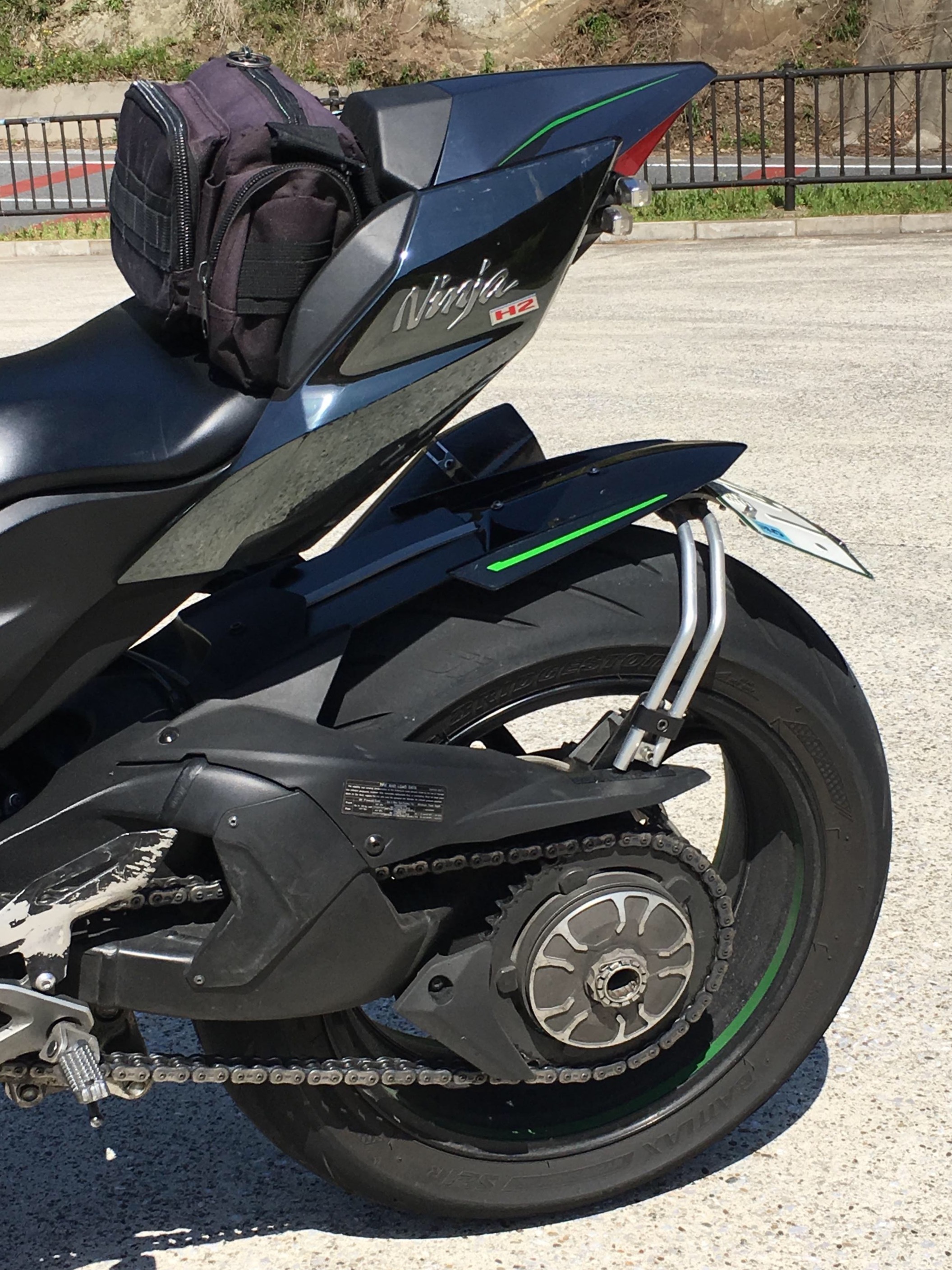 リヤインナーフェンダー・ナンバーステー完成 - Life on Wheeeeeles