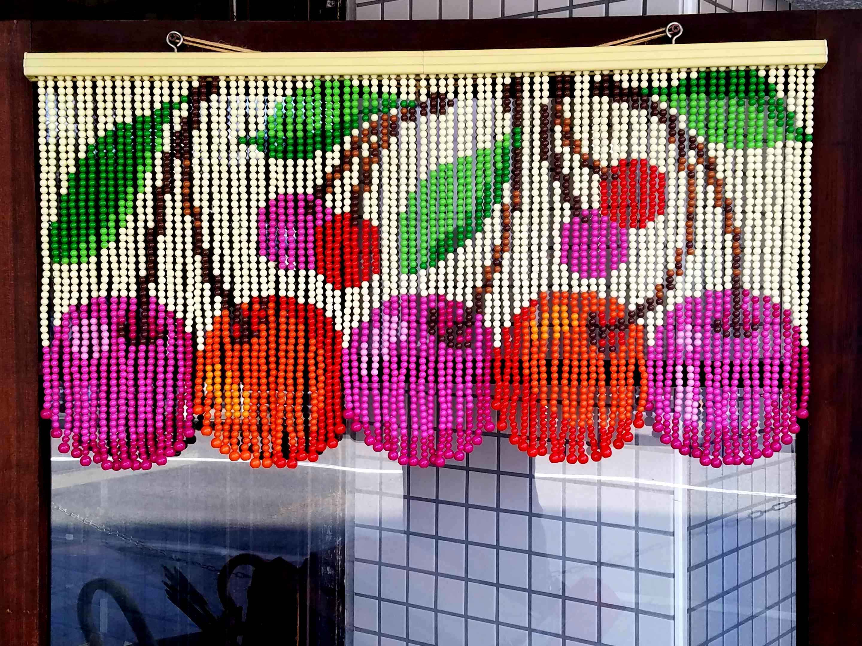 昭和レトロなチェリー柄のビーズ暖簾（のれん） - [Sold Out]過去の