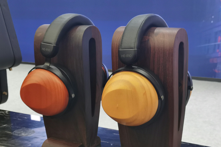 HIFIMAN、ソニーのMDR-R10をリスペクトした最高級クラスのヘッドホン