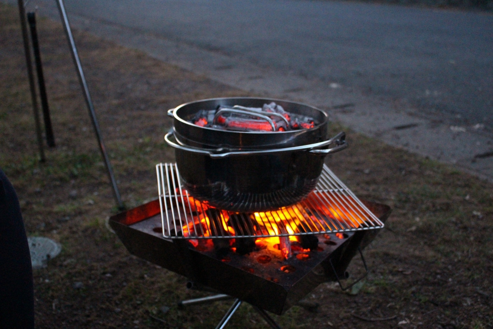 キャンプ用品】ステンレスダッチオーブン（10インチ）、TSBBQが