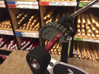 DW5000キックペダルの新バージョン、シングルチェーンの[5000AH