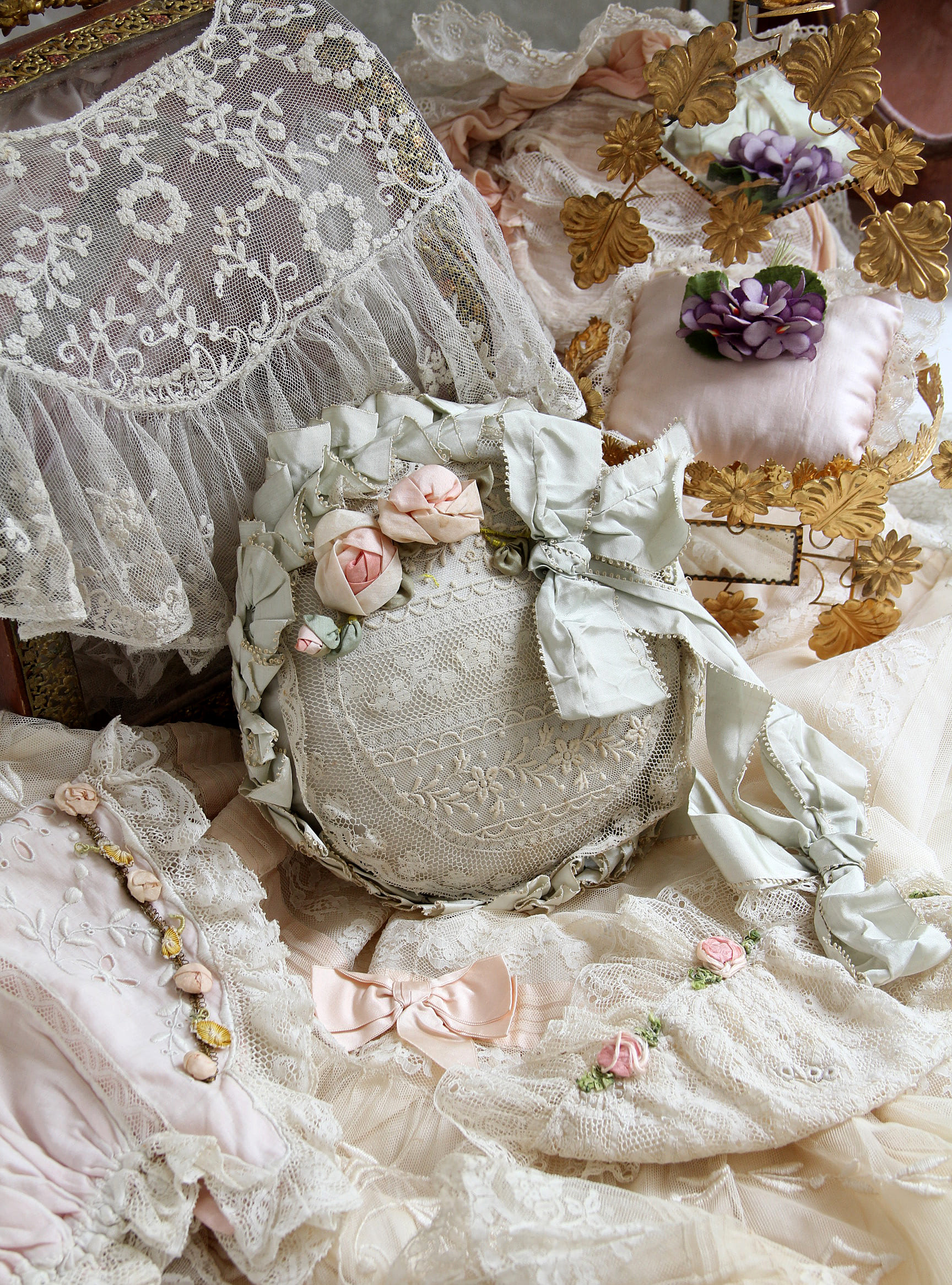 激レア1900年頃リボンワークのローズコサージュ付きクッション | Ô BEL