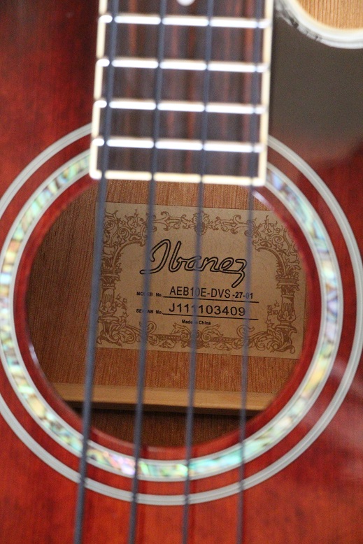 アイバニーズ Ibanez AEB10E | ログハウスでアコギ