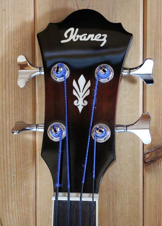 アイバニーズ Ibanez AEB10E | ログハウスでアコギ