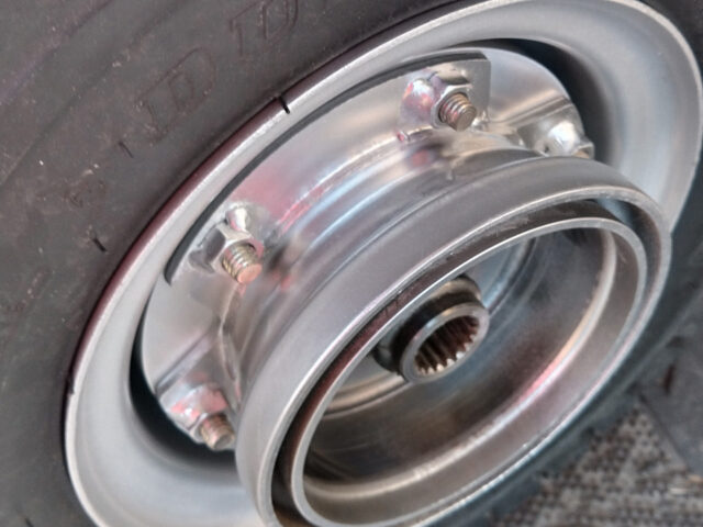 ジャイロキャノピー (TA02) スノータイヤ装着～リア編2 (ハブ組付け