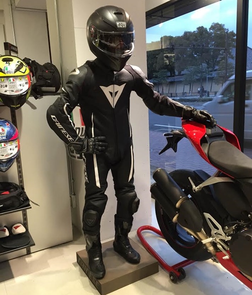 9万円台の新作レーシングスーツのご紹介！