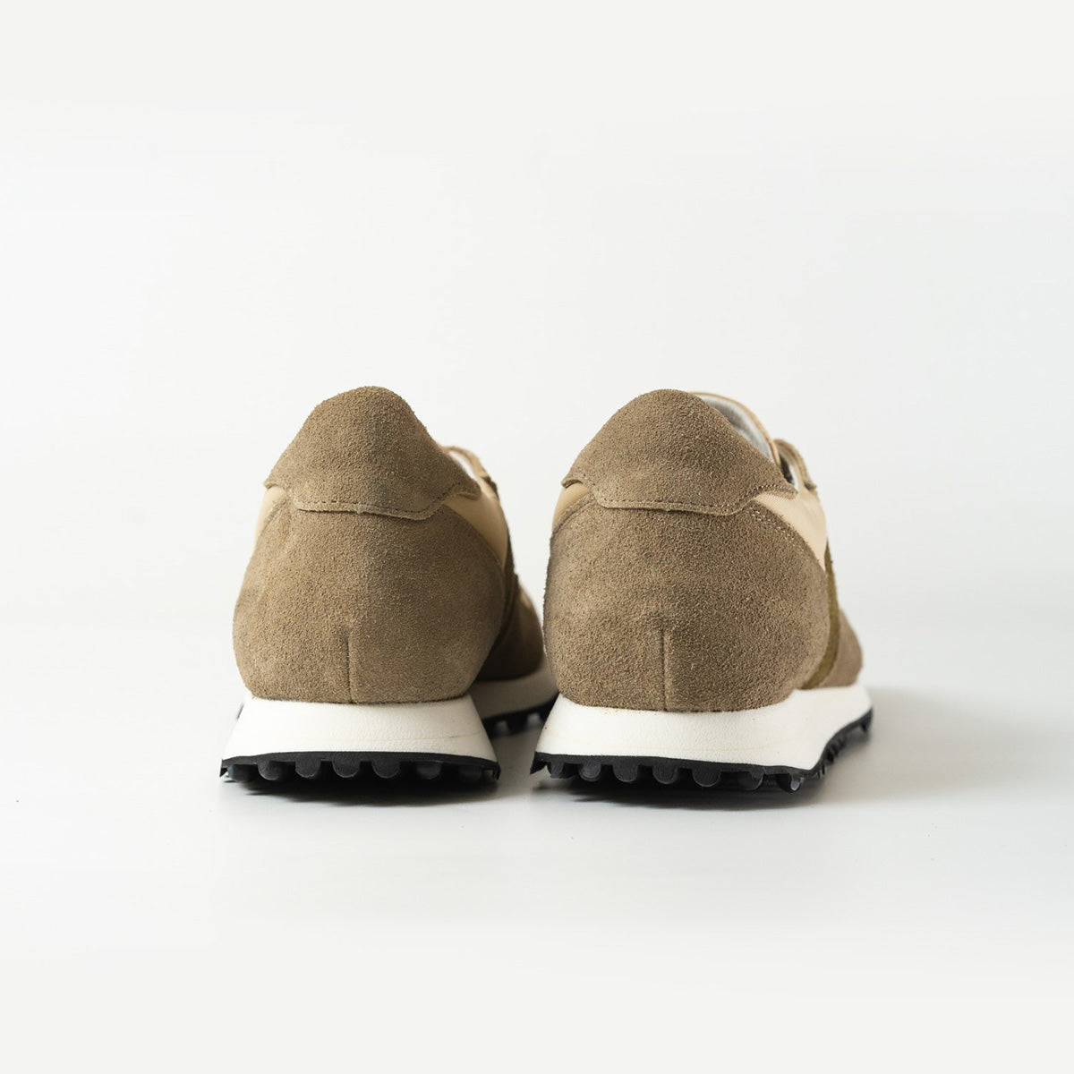 SHV3 -モス×ベージュ-幅広のレトロランニングスニーカー-blueover