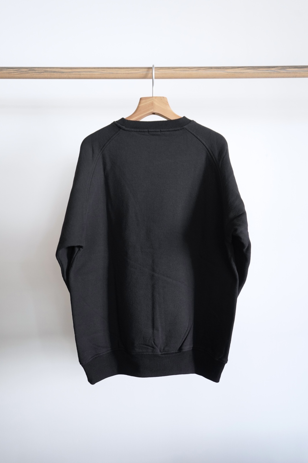 COMOLI」コットン裏毛クルーネック