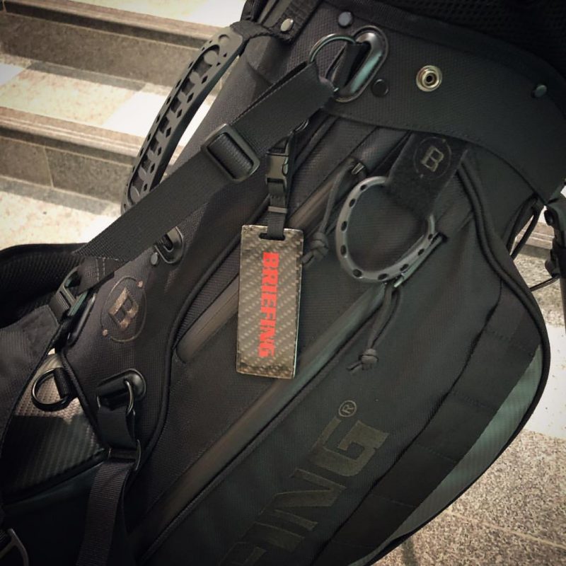 BRIEFINGスタンド式キャディバッグゴルフバック「CR-4 #01」の2つの