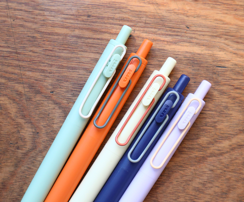 気分があがる！ ユニボールワンF モダンポップカラー - 文華堂｜島根県