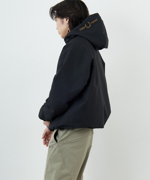 FRED PERRY/フレッドペリー] 別注 パデッド フード刺繍シェル
