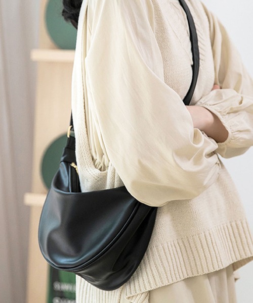 セール】【2WAY】【軽量/ユニセックス】ハーフムーンレザーショルダー