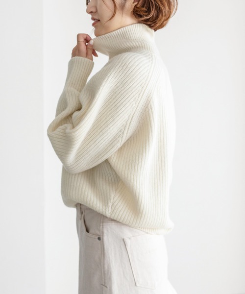 IENA（イエナ）の「AQUA 片畦ラグランハイネックプルオーバー