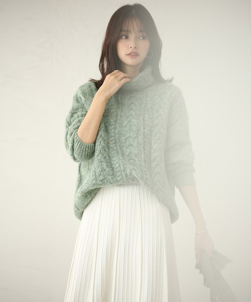 ケーブル編みタートルネックニットプルオーバー（ニット/セーター