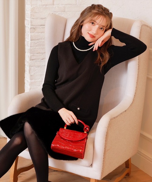 SWINGLE（スウィングル）の「ヘムファーVネックノースリーブ