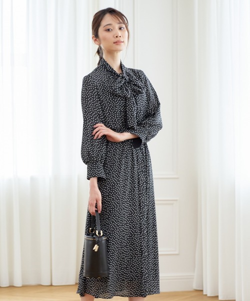 ANAYI（アナイ）の「ランダムドットPTボウタイワンピース