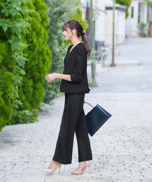 Flolia（フロリア）の「パワーショルダーノーカラージャケット