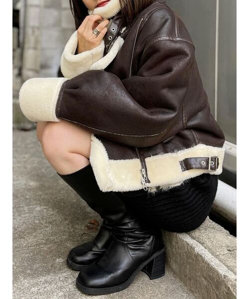 MURUA（ムルーア）の「ショートエアリーフェイクムートンジャケット