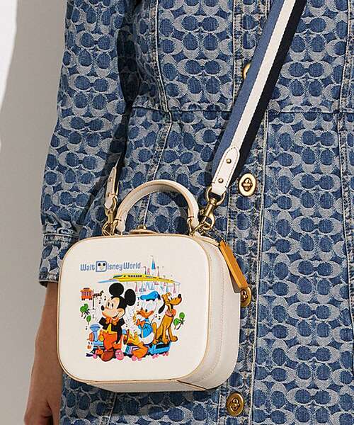 Disney（ディズニー）の「【DISNEY x COACH】スクエア バッグ ウィズ