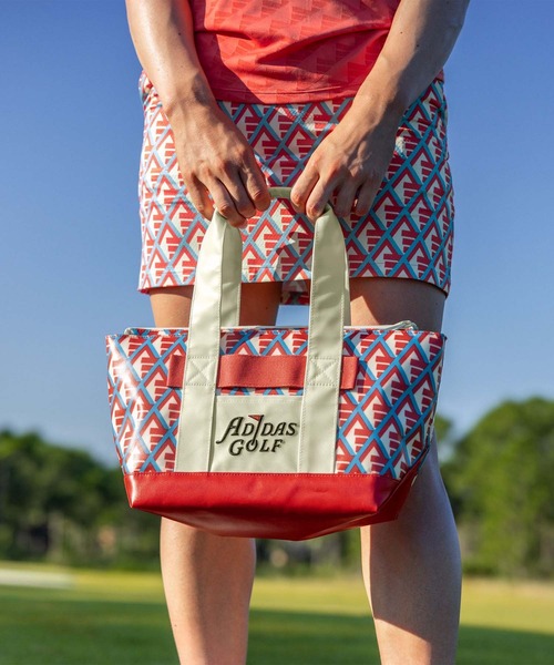 adidas（アディダス）の「マルチカラードBOSプリント ラウンドバッグ