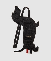 THOM BROWNE（トムブラウン）の「HECTOR ICON LUGGAGE TAG IN PEBBLE