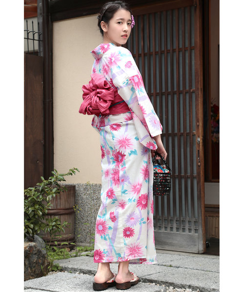 Grandeir（グランディール）の「浴衣3点セット モダン柄 花柄 白地