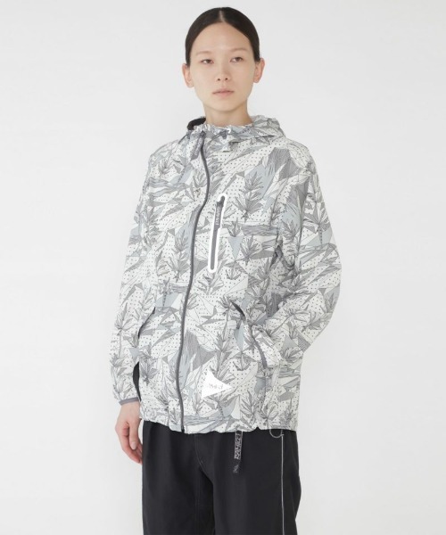 and wander（アンドワンダー）の「and wander trek jacket 2（ナイロン