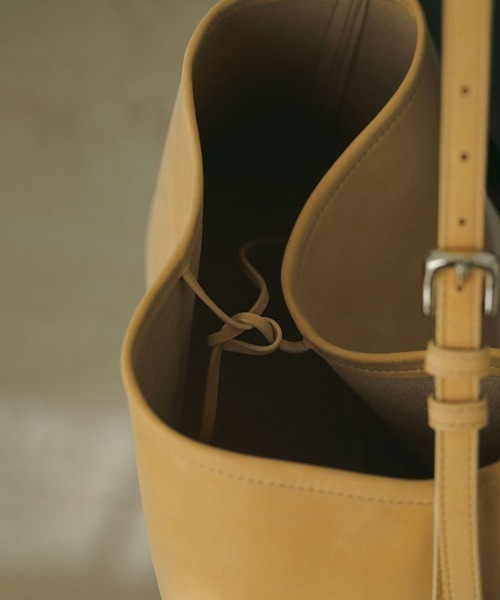 ETRE TOKYO（エトレトウキョウ）の「ナローショルダーランドスケープ