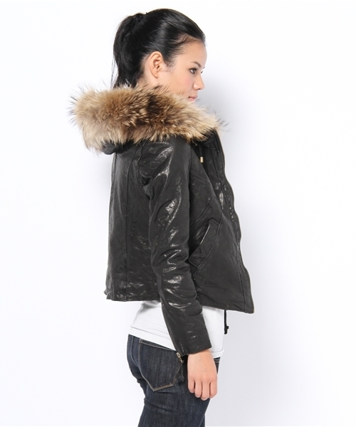 goa（ゴア）の「ラクーンファー付レザーフードジャケット（ライダース