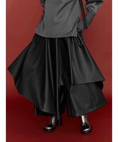 UN3D.（アンスリード）の「FAKE LEATHER ASYMME LAYERED PT / フェイク