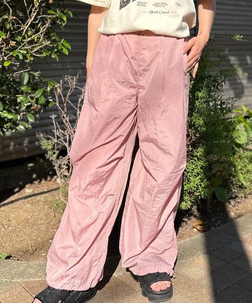 mi via loca（ミヴィアロカ）の「裾ドロストパラシュートパンツ