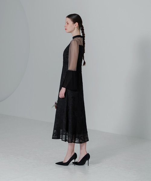 Leja（レジャ）の「【LEJA】長袖フレアスリーブプリーツ刺しゅう花柄A