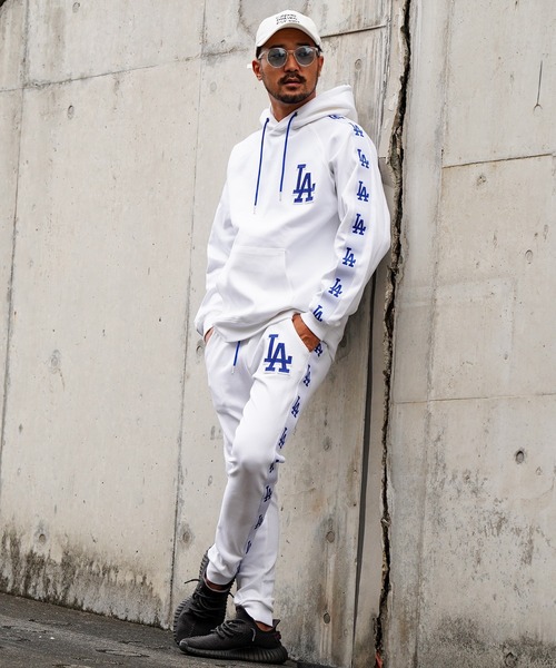 adamsJUGGLER（アダムスジャグラー）の「MLB×WR/23フーディーLA