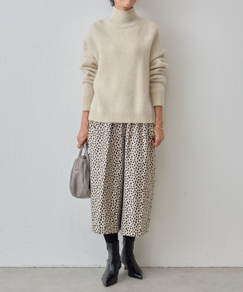 BEARDSLEY（ビアズリー）の「ホワイトヤクプルオーバーニット（ニット