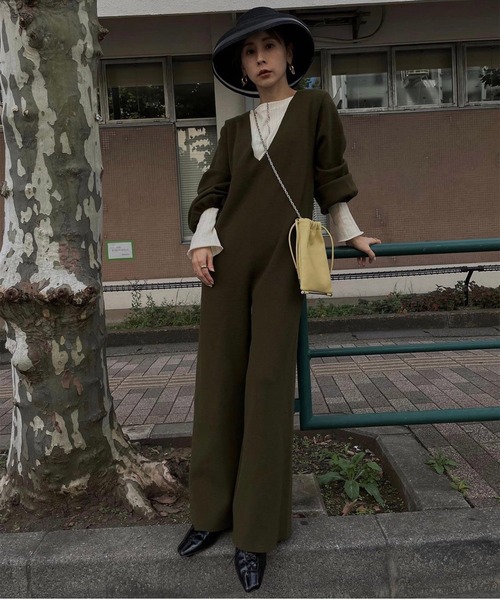Ameri（アメリ）の「DEEP V NECK KNIT ROMPERS（つなぎ/オールインワン