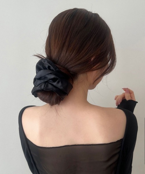 セール】サテン ボリューム フリル シュシュ（シュシュ）｜CEMONEMO