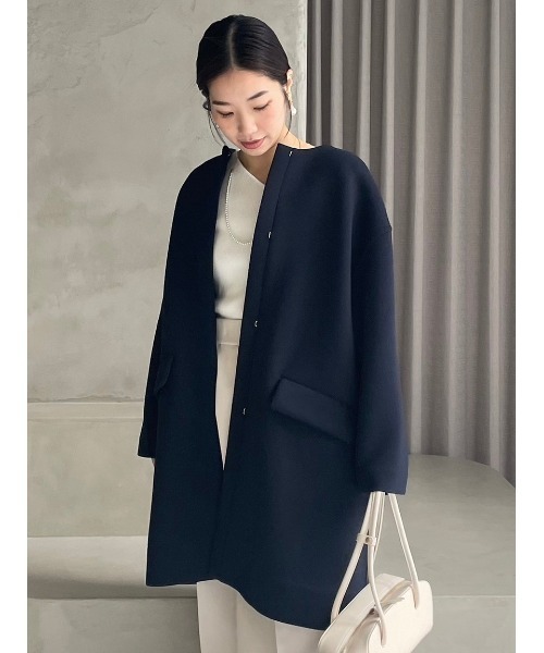 Mila Owen（ミラオーウェン）の「ノーカラーシャツカーブボア