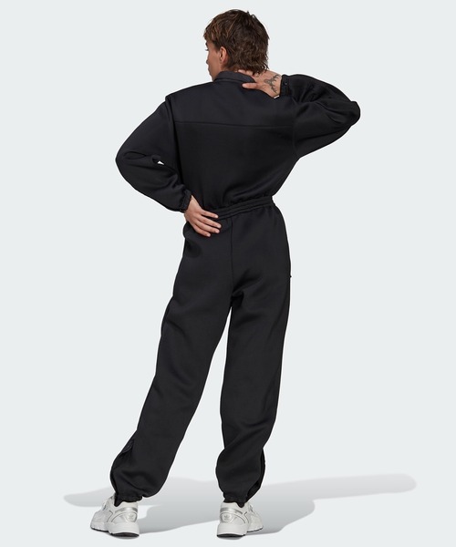 adidas（アディダス）の「ナイロンポケットオーバーレイ付き