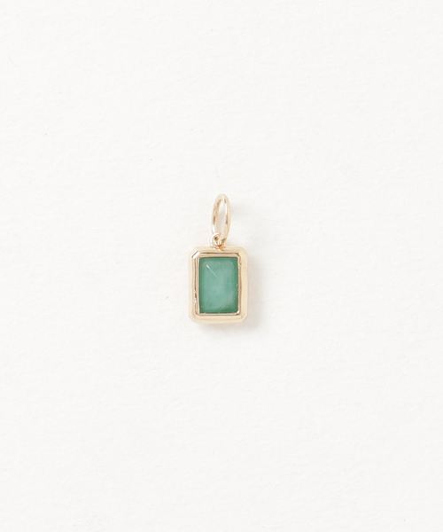 agete（アガット）の「K10バースデーストーンチャーム（エメラルド