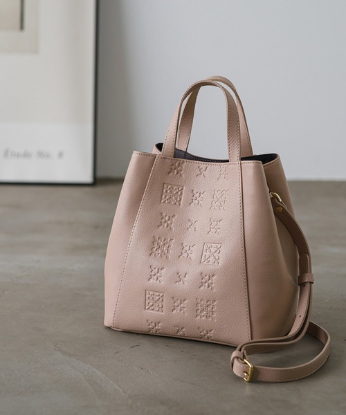 russet（ラシット）の「【型押モノグラムがリバイバル】レザー